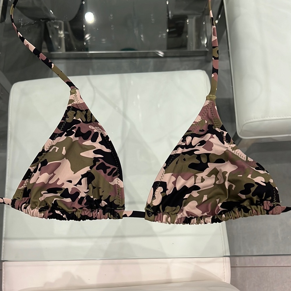 SKIMS signature swim triangle top, in the camo which says skims SIZE LARGE